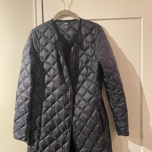Uniqlo quilted ultra light down coat. Size S. Black.